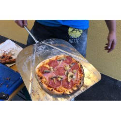 Herrliche Pizza aus dem Pizzaofen der Grillhütte Oberwart